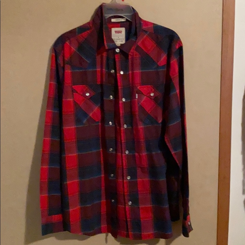 Long sleeve button down, Pearl snap buttons